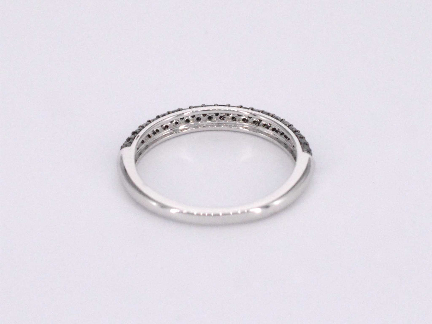 Witgouden ring met zwarte briljanten diamanten
