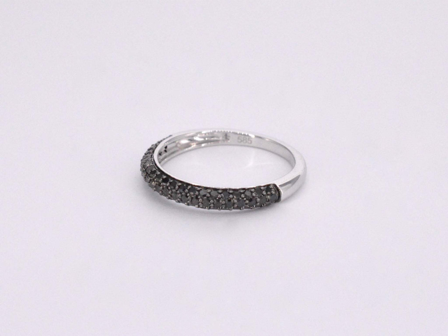 Witgouden ring met zwarte briljanten diamanten