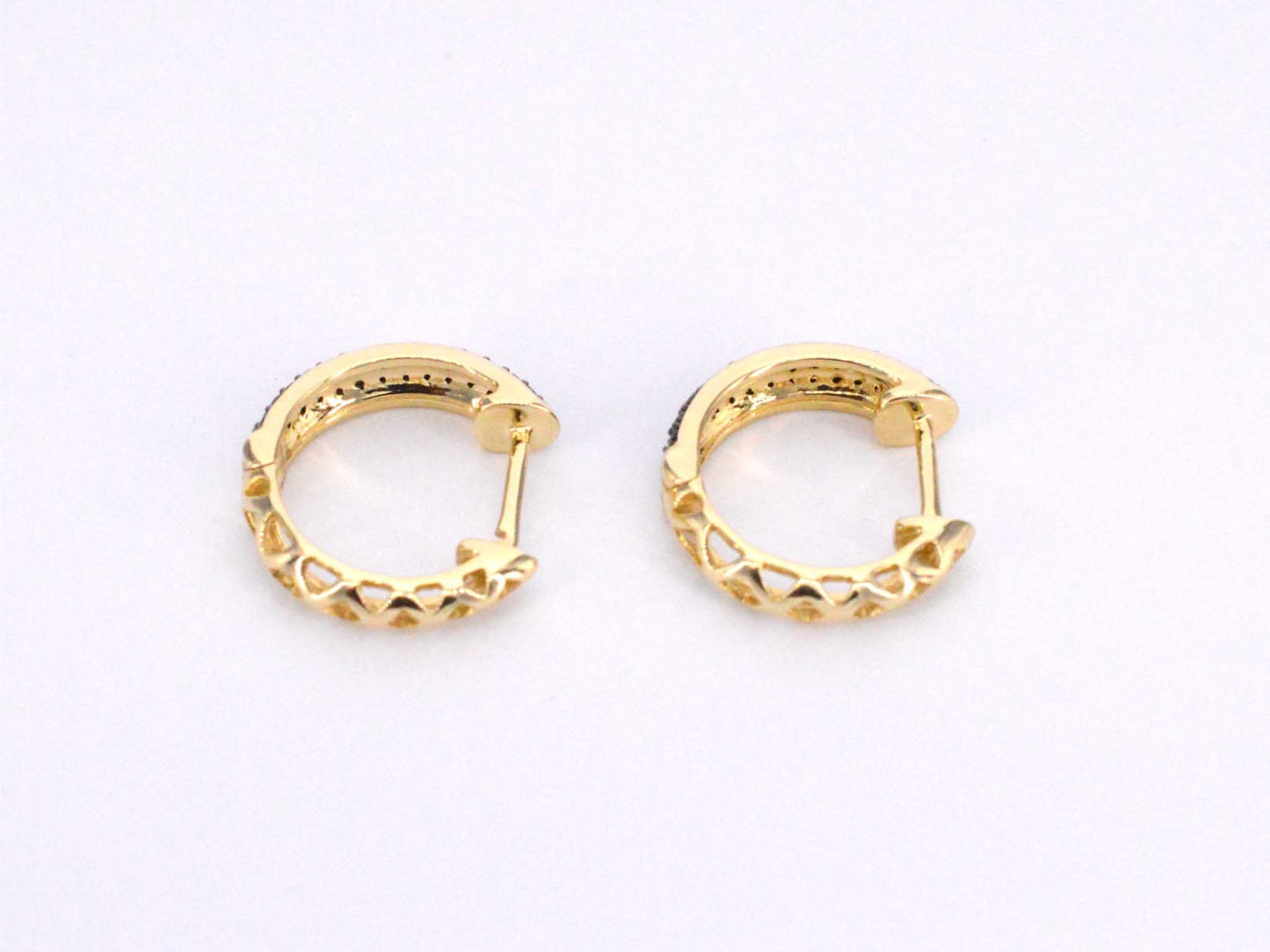 Gouden oorbellen met zwarte diamant