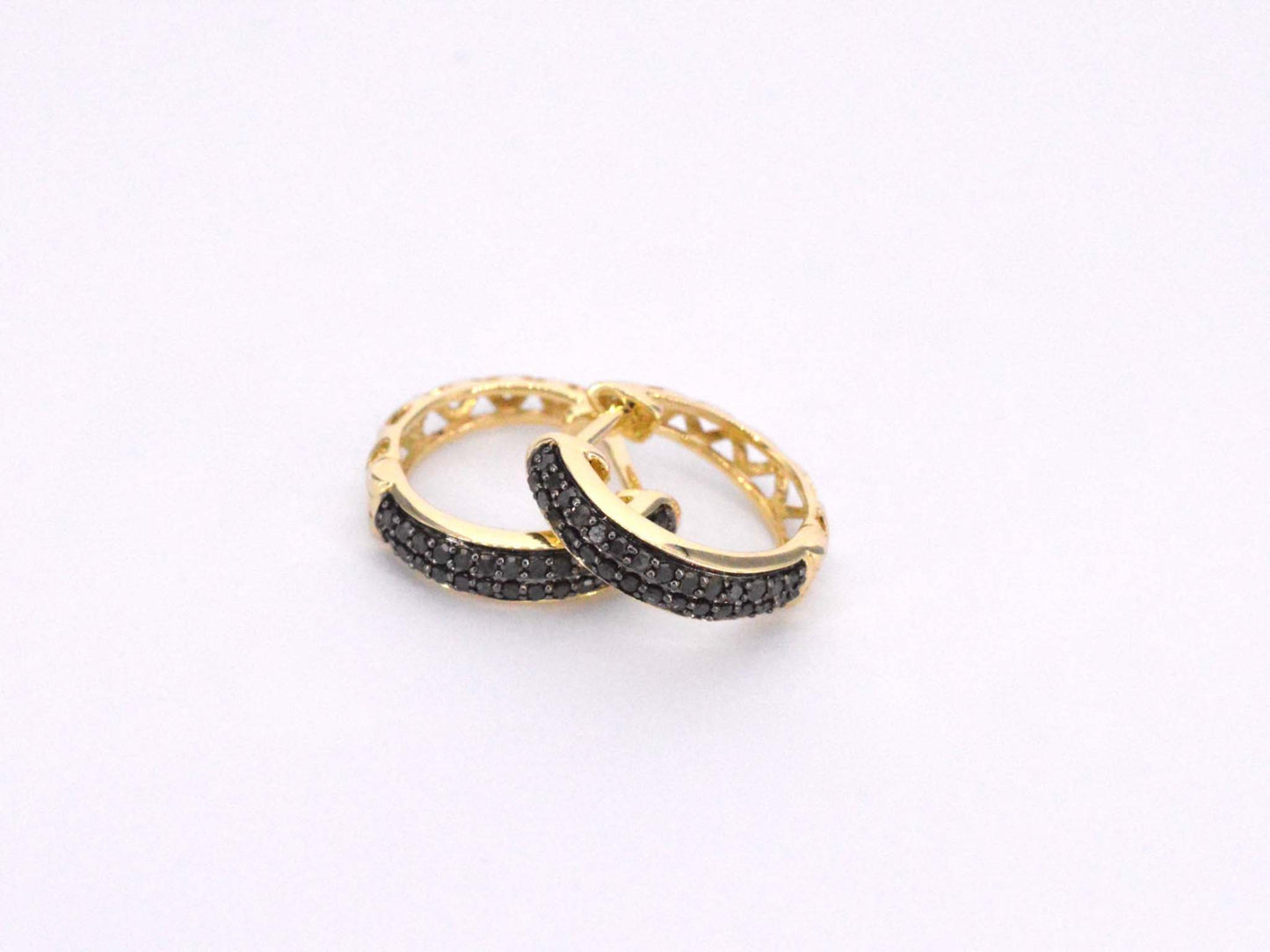 Gouden oorbellen met zwarte diamant