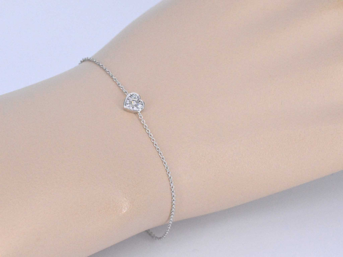 Witgouden armband met diamanten hartje 0.10 carat