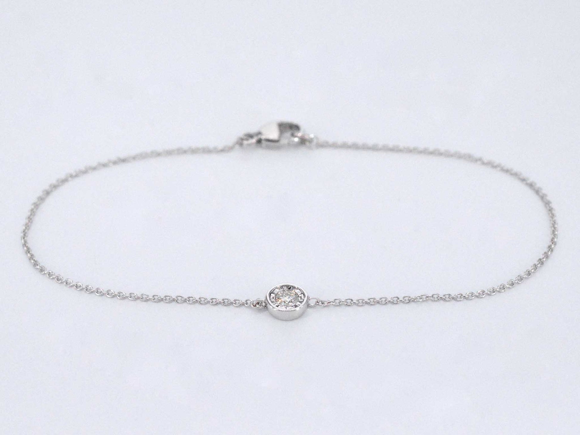 Witgouden armband met diamant 0.10 carat