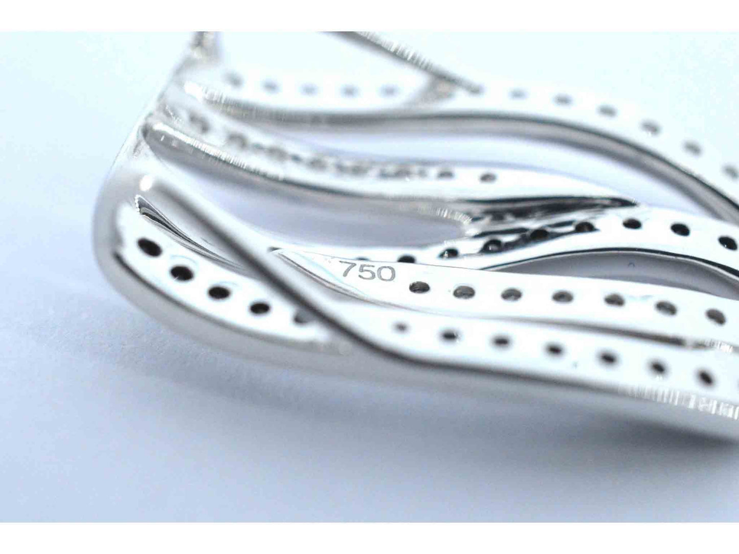 Witgouden design hanger met briljanten diamanten