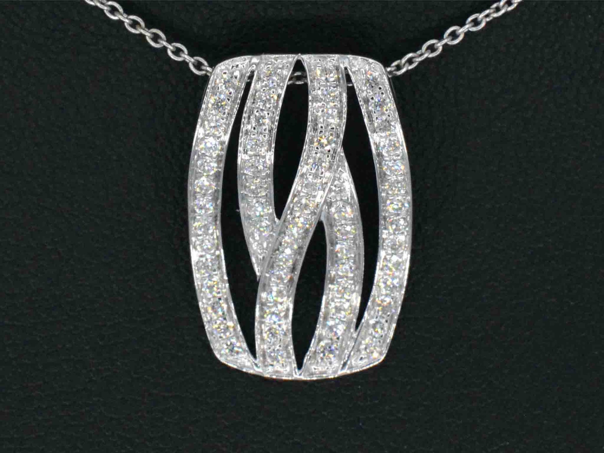 Witgouden design hanger met briljanten diamanten