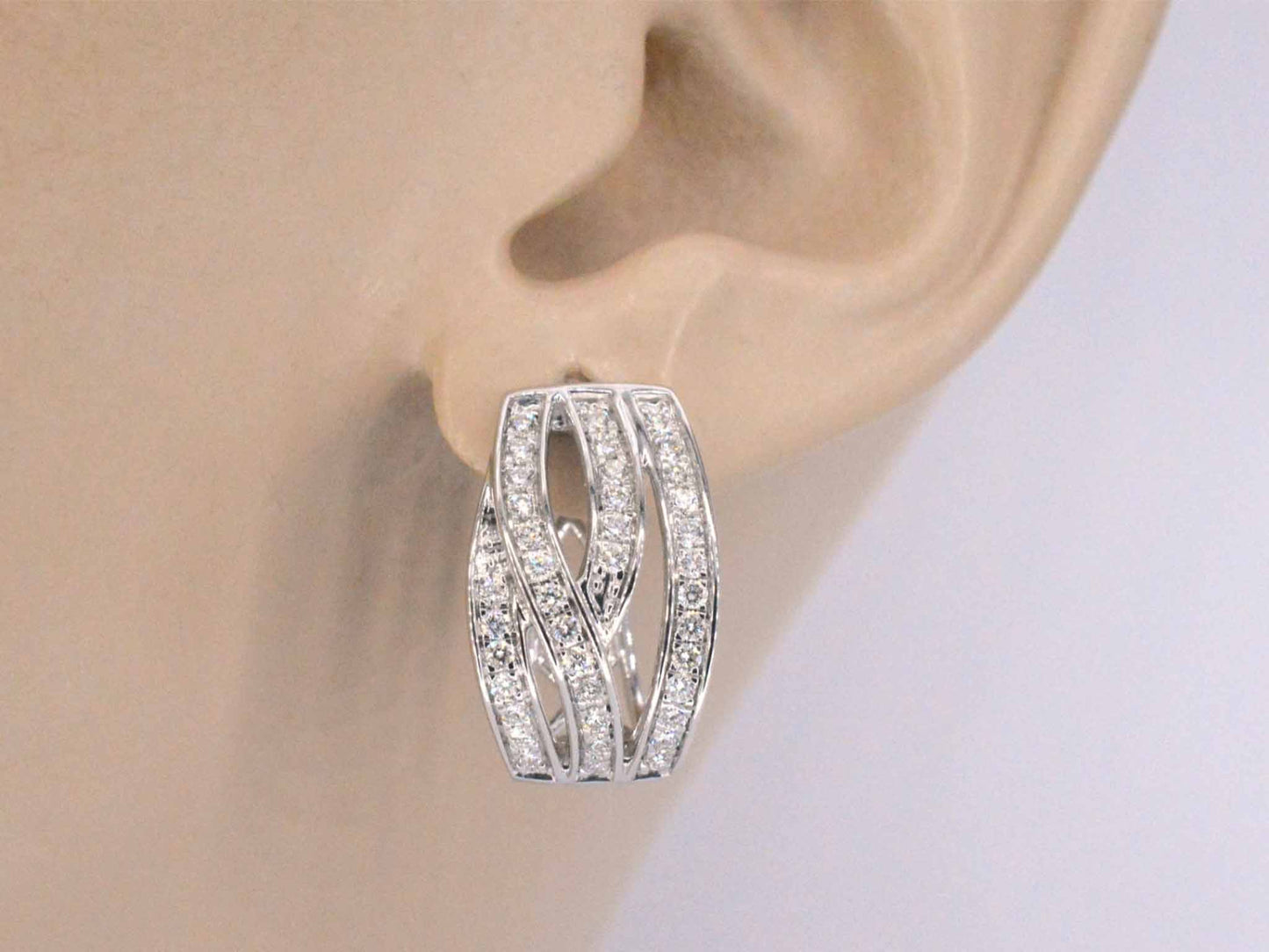 Witgouden design oorbellen met briljanten diamanten