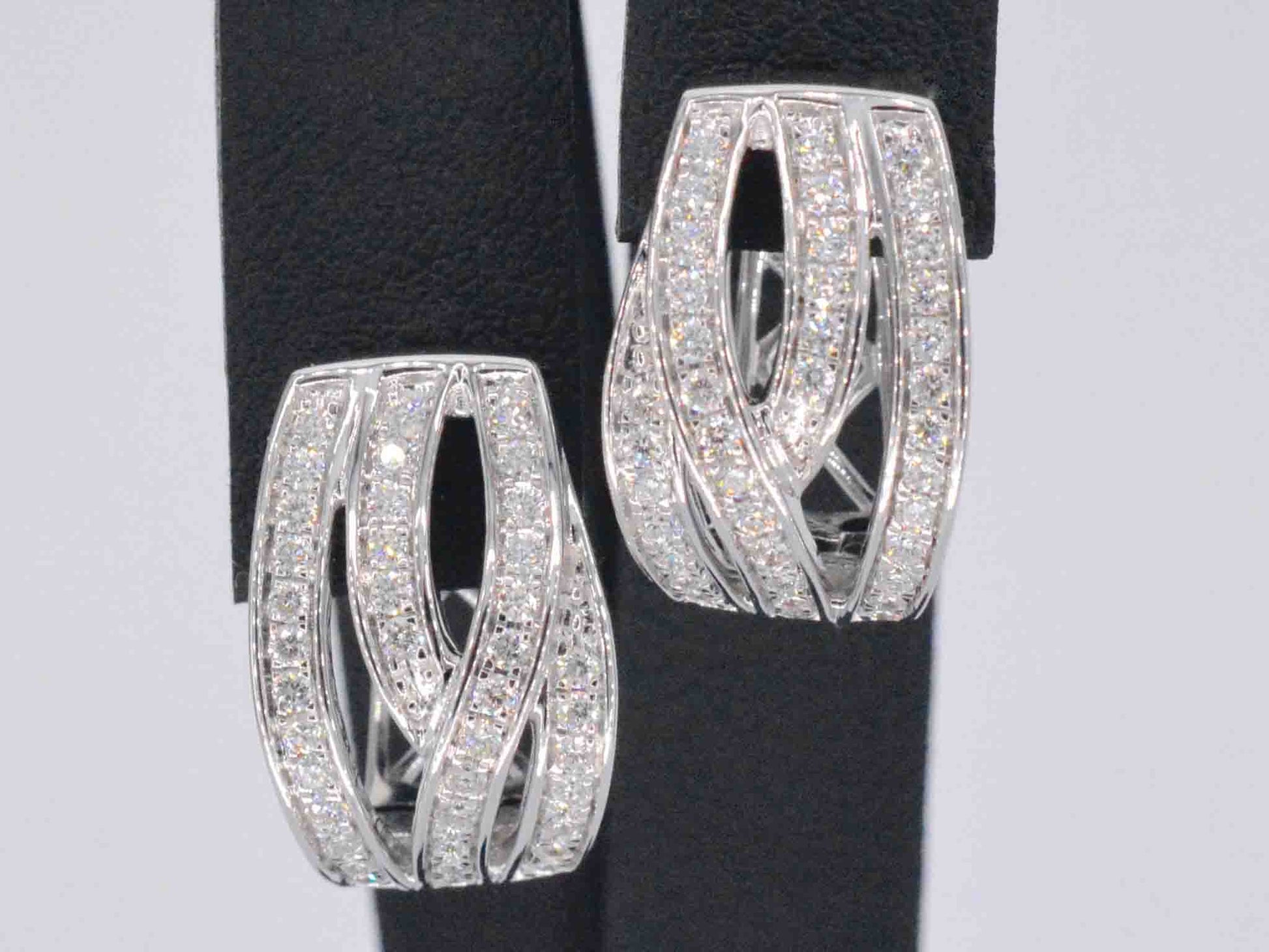 Witgouden design oorbellen met briljanten diamanten