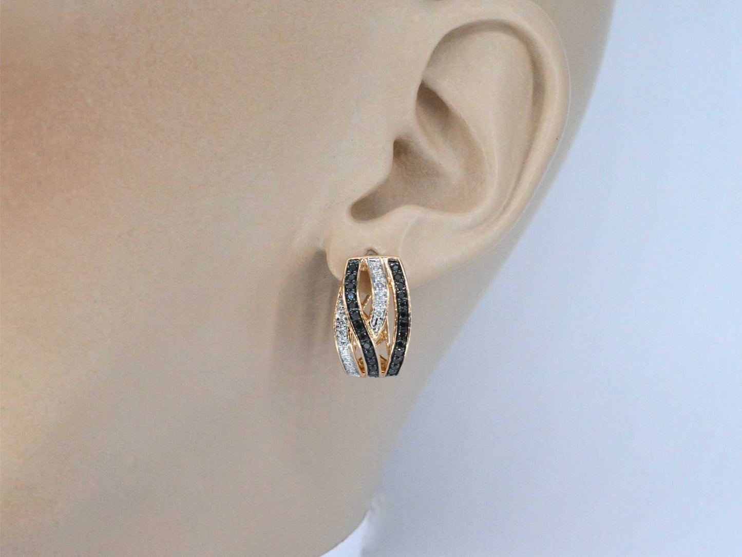 Rosegouden design oorbellen met witte en zwarte briljanten diamanten