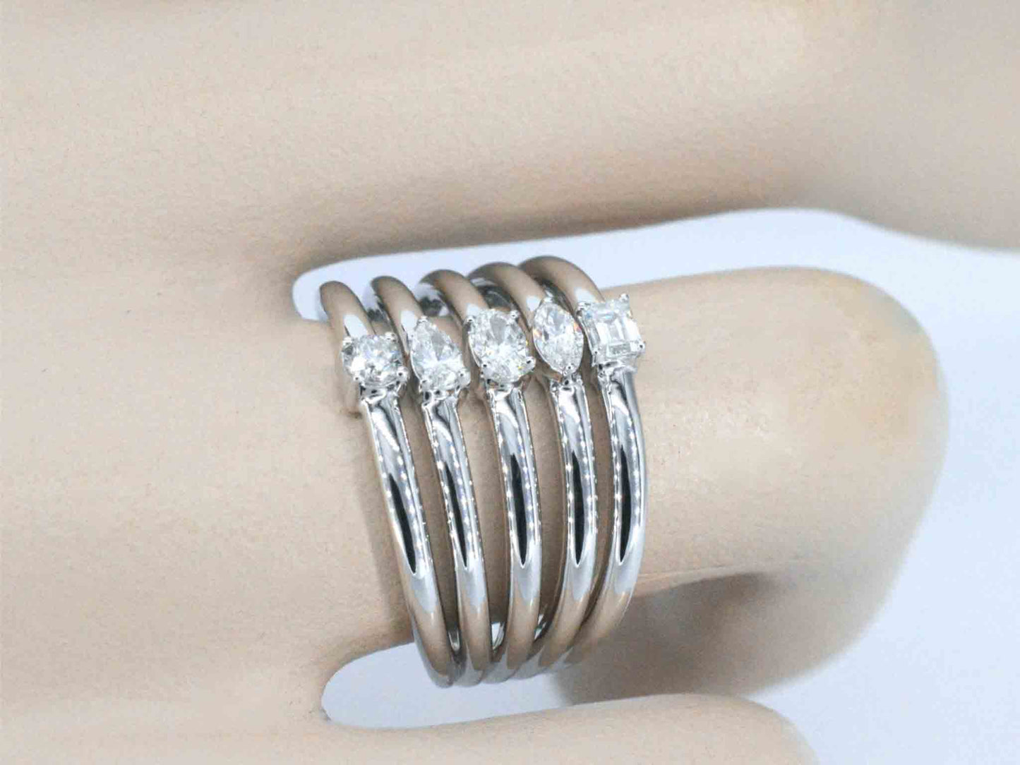 Witgouden ring met 5 bijzondere diamanten