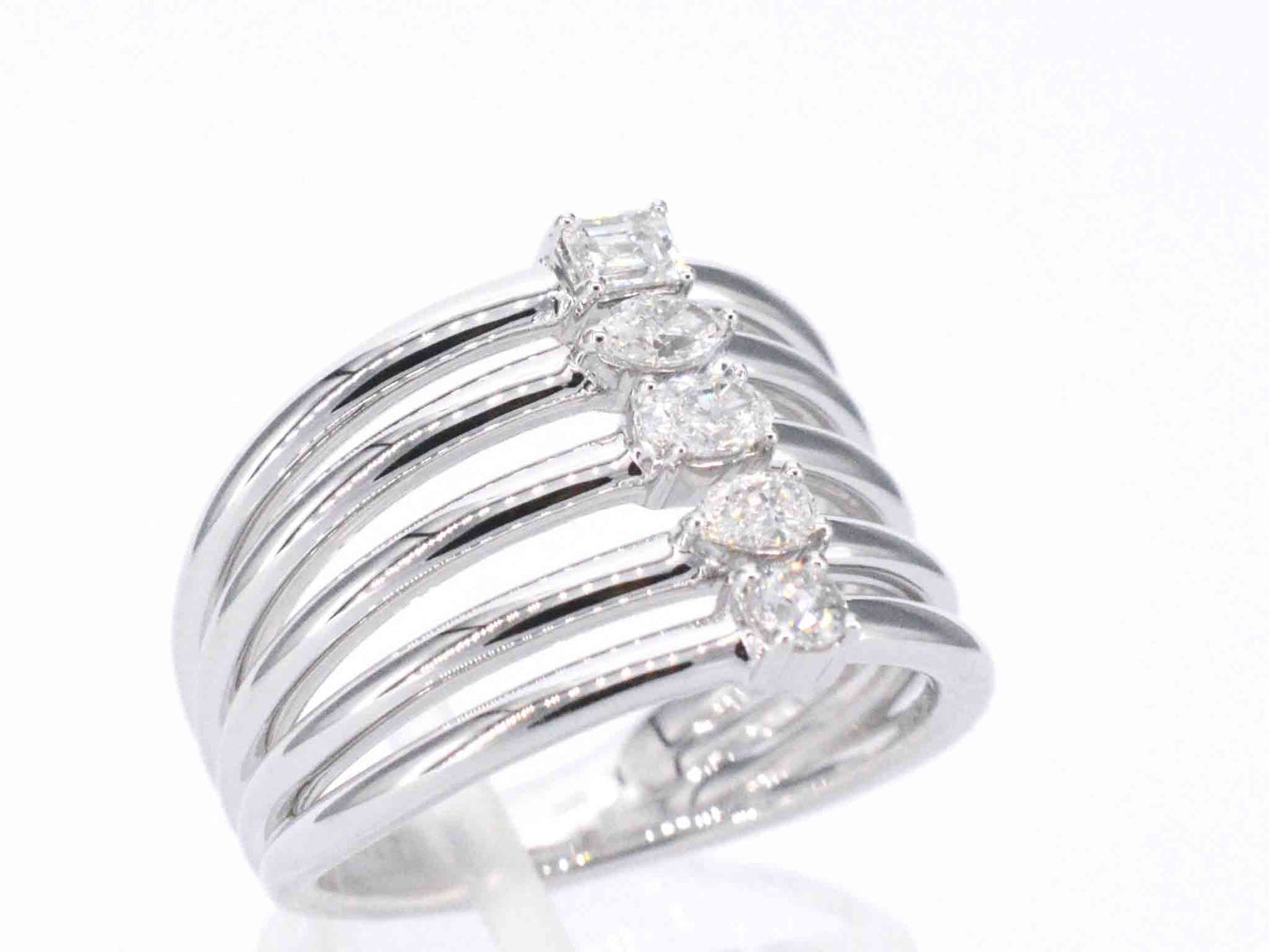 Witgouden ring met 5 bijzondere diamanten