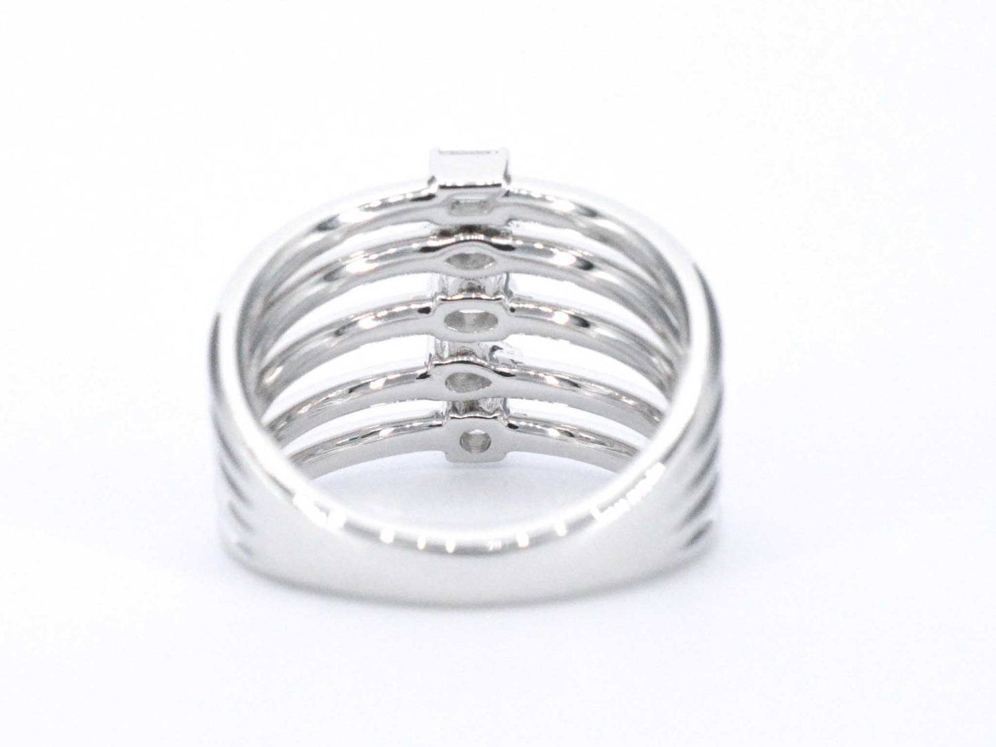 Witgouden ring met 5 bijzondere diamanten