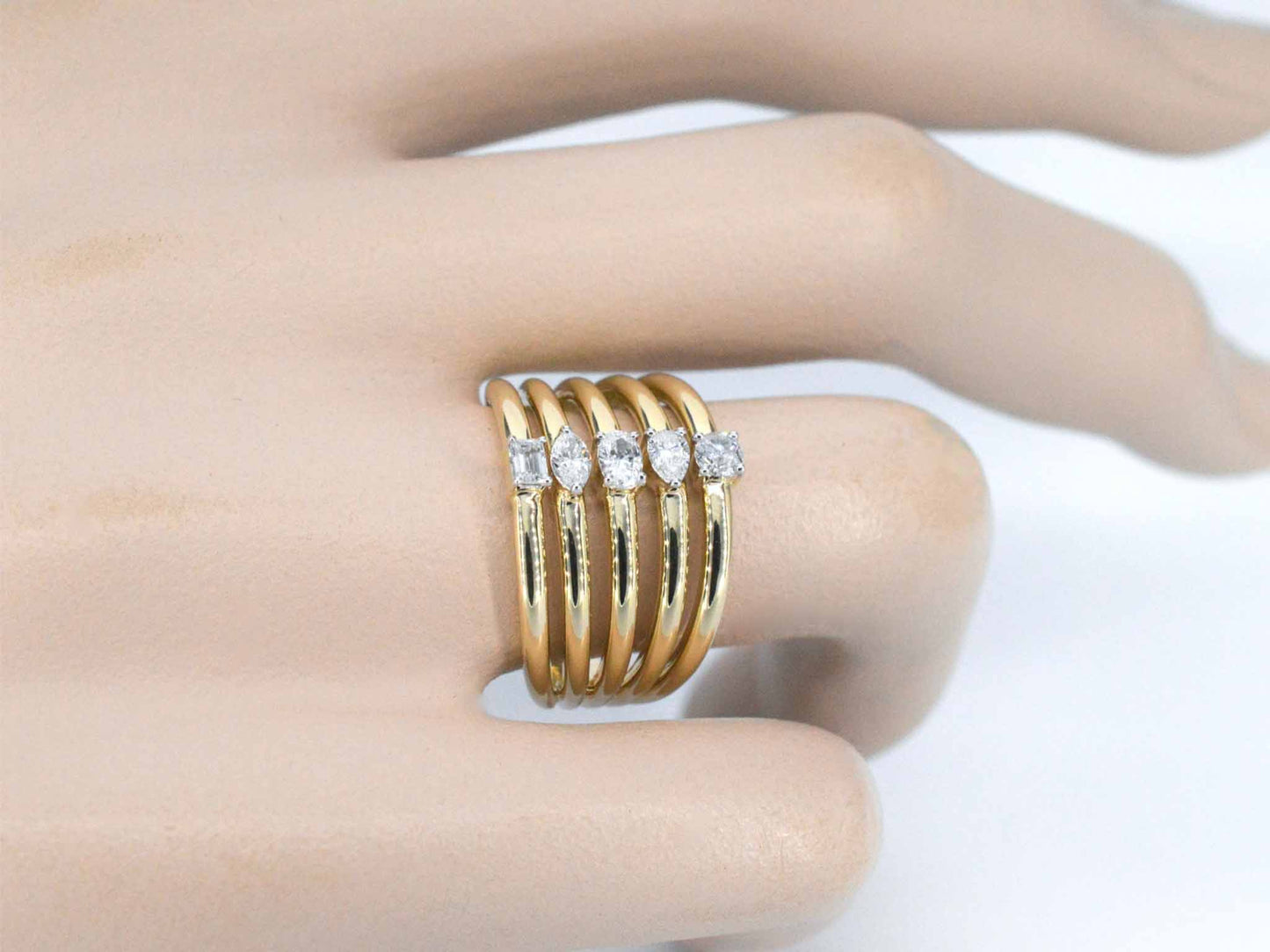 Gouden ring met 5 bijzondere diamanten