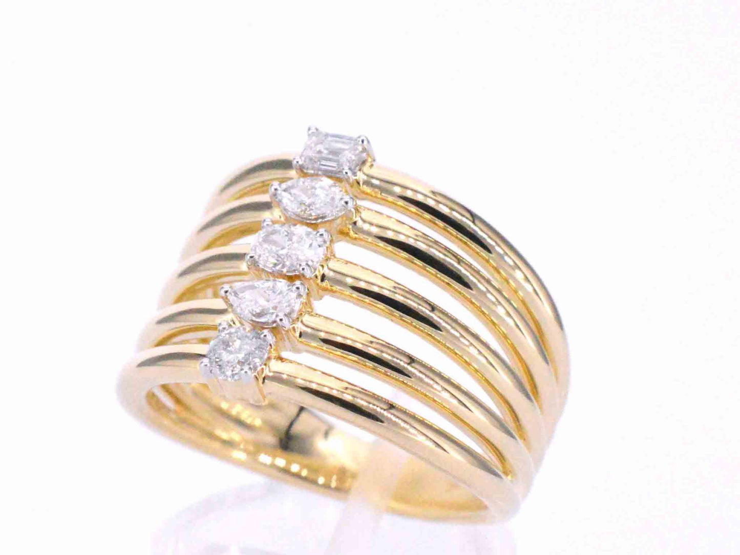 Gouden ring met 5 bijzondere diamanten