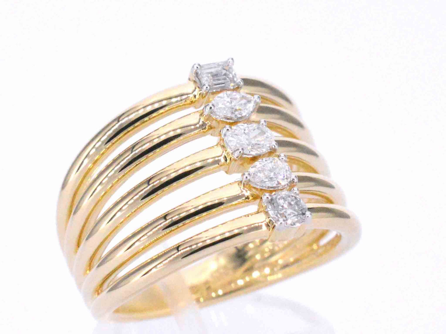 Gouden ring met 5 bijzondere diamanten