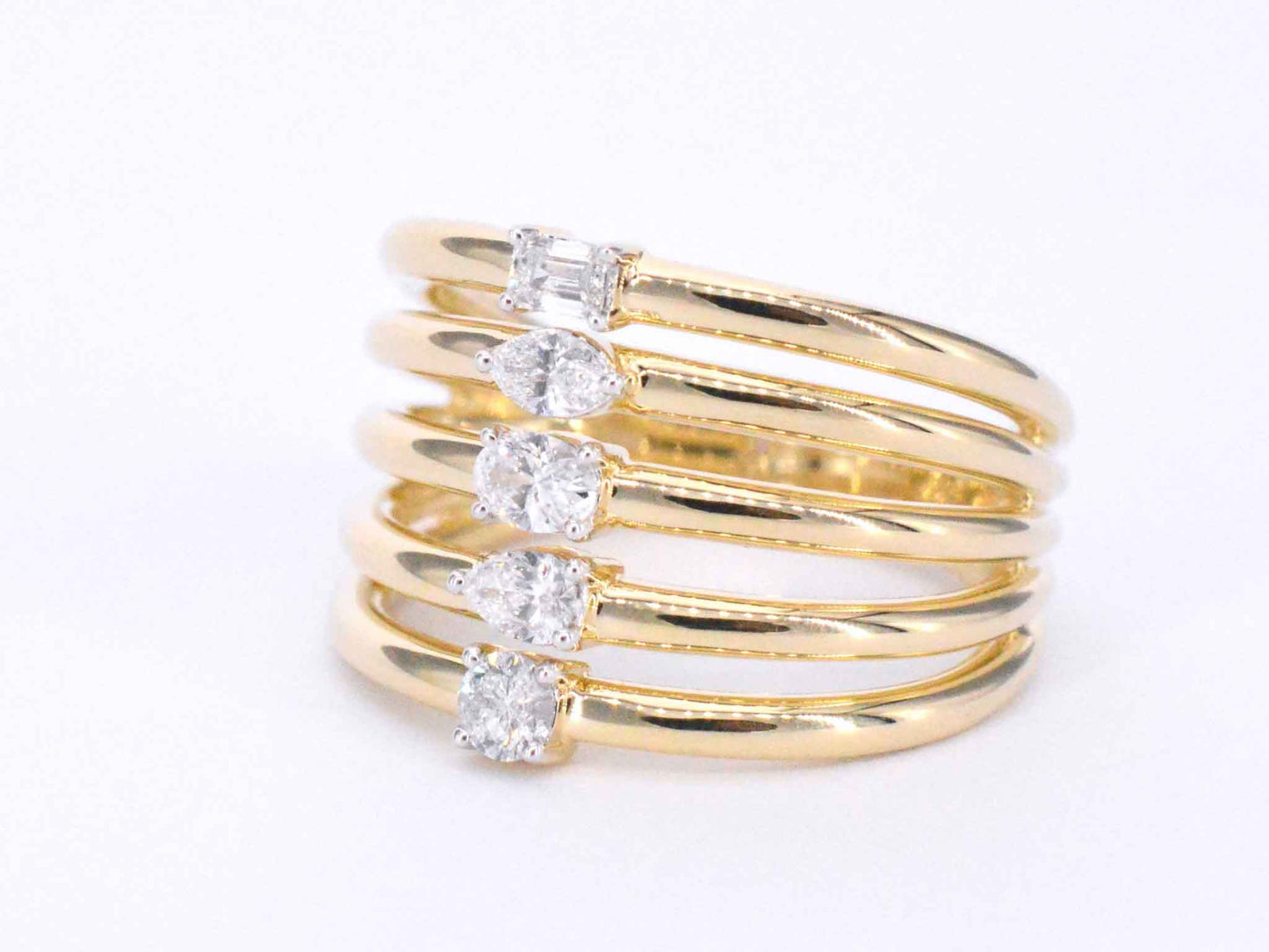 Gouden ring met 5 bijzondere diamanten