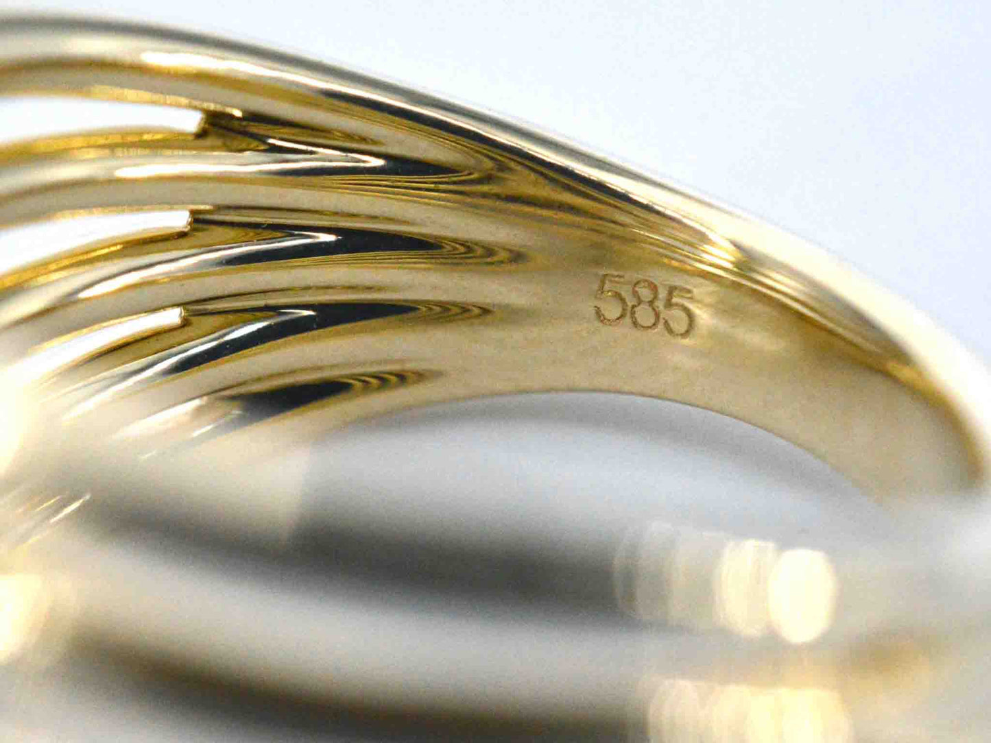 Gouden ring met 5 bijzondere diamanten