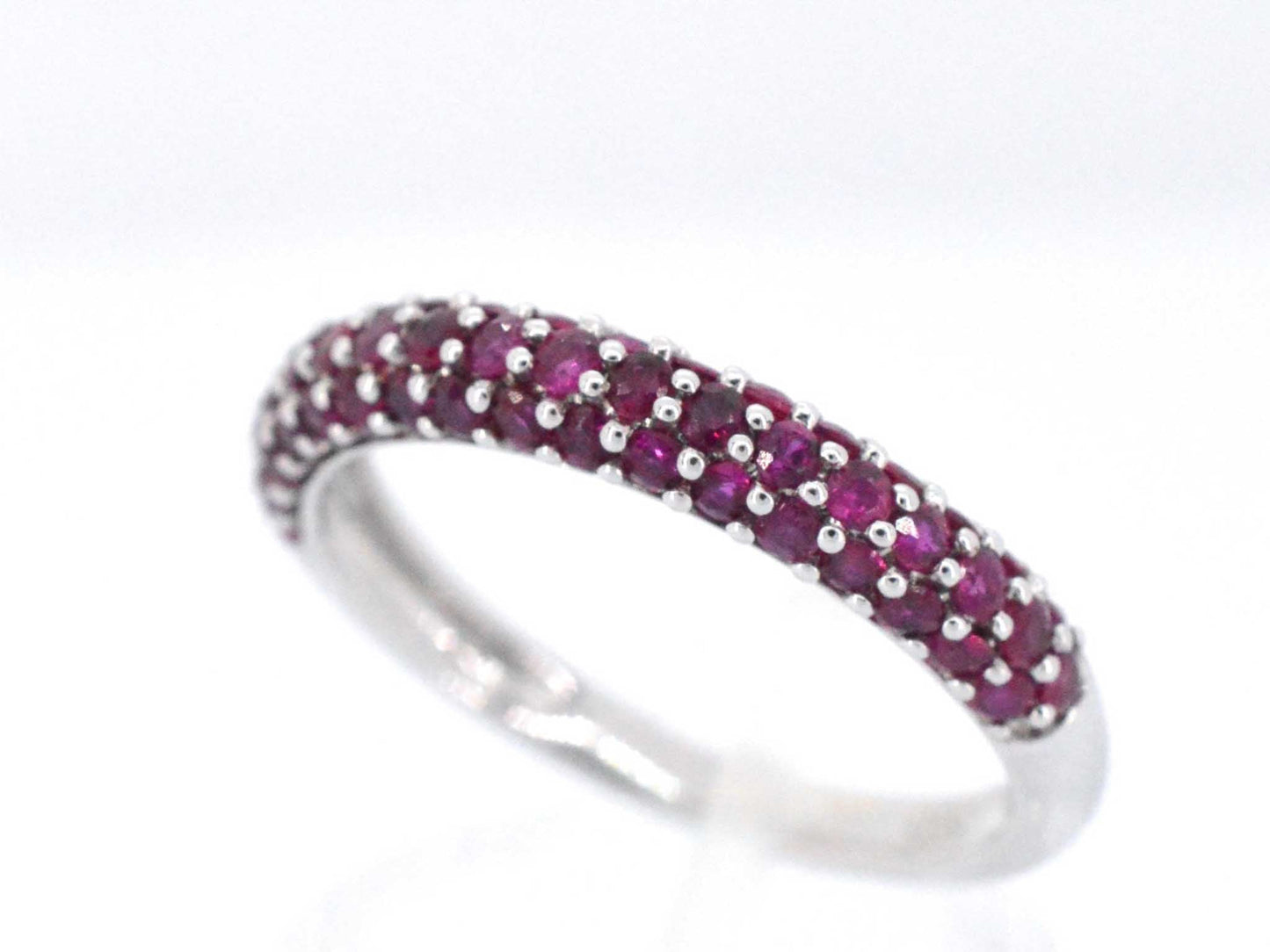Witgouden ring met robijnen