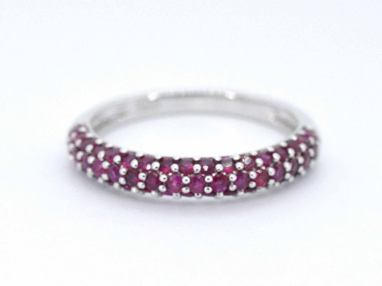 Witgouden ring met robijnen