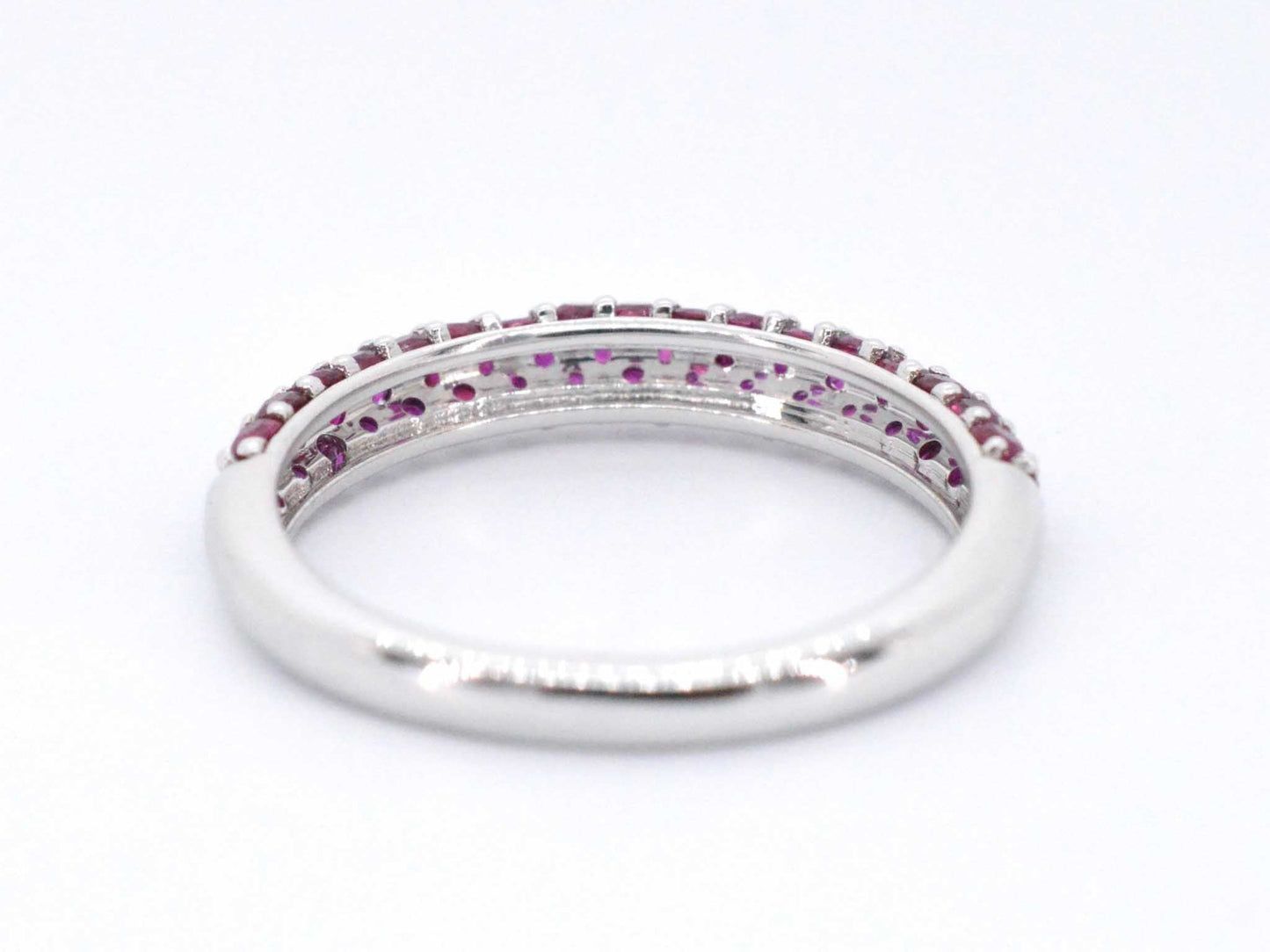 Witgouden ring met robijnen