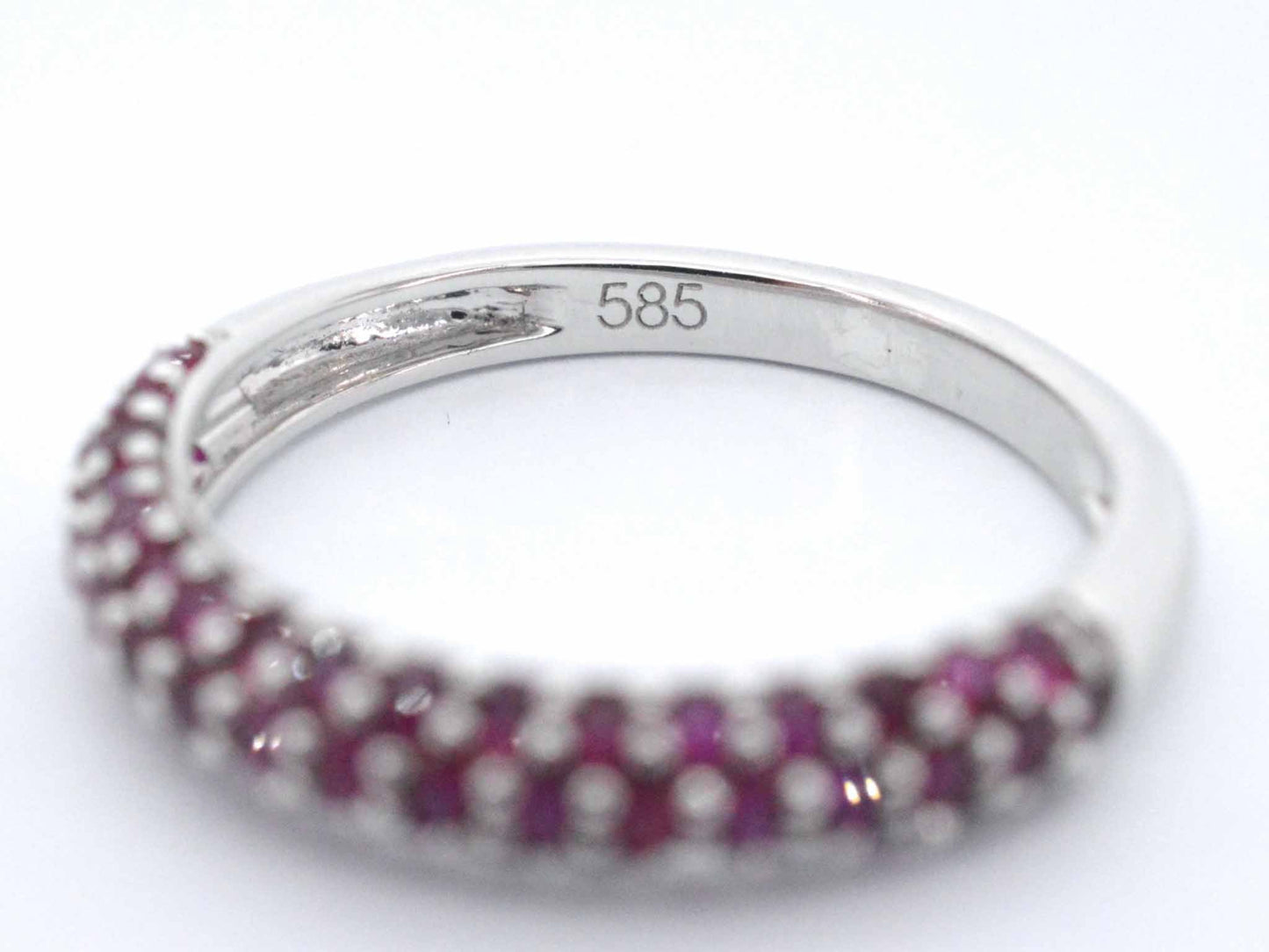 Witgouden ring met robijnen
