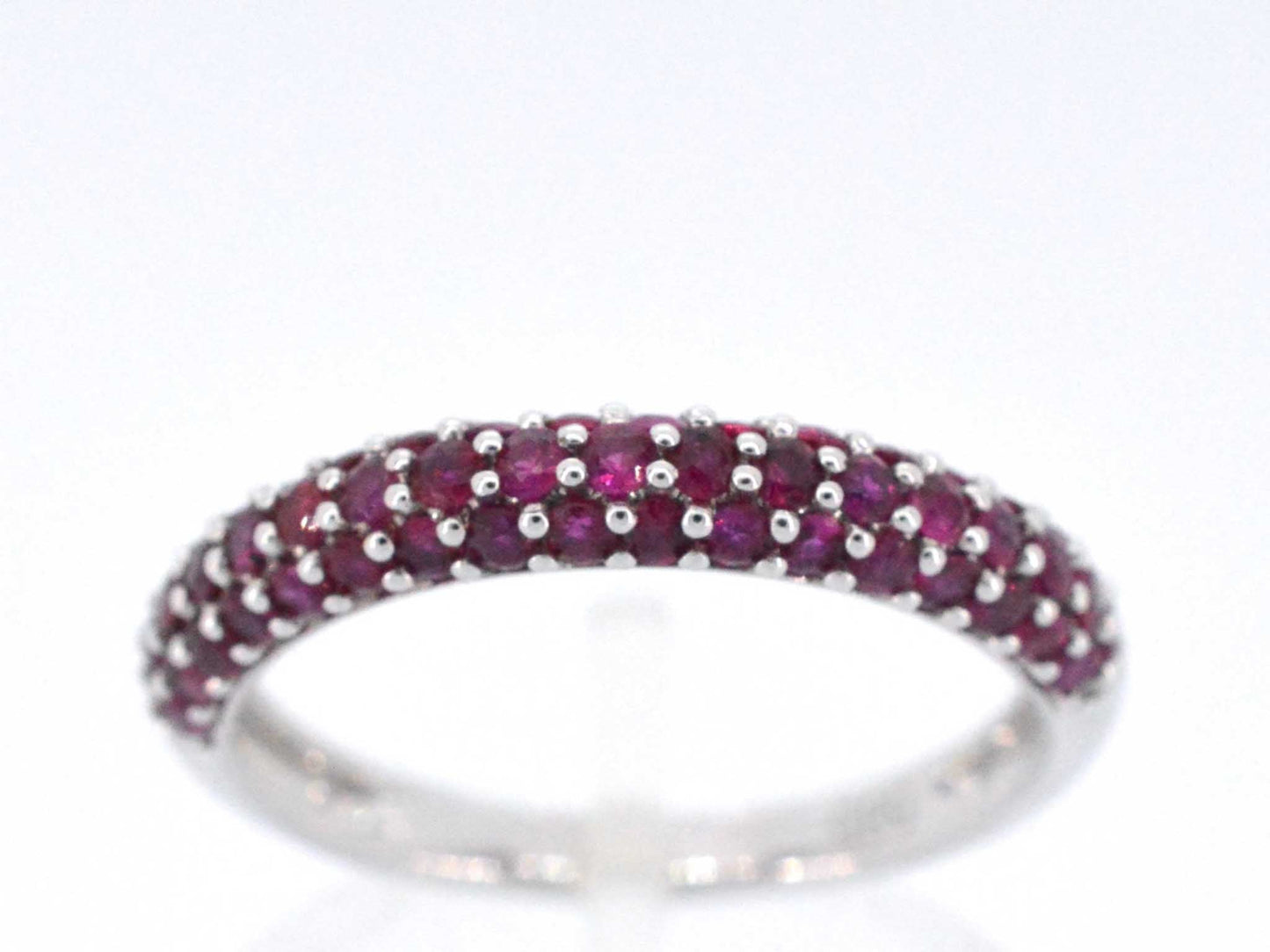 Witgouden ring met robijnen