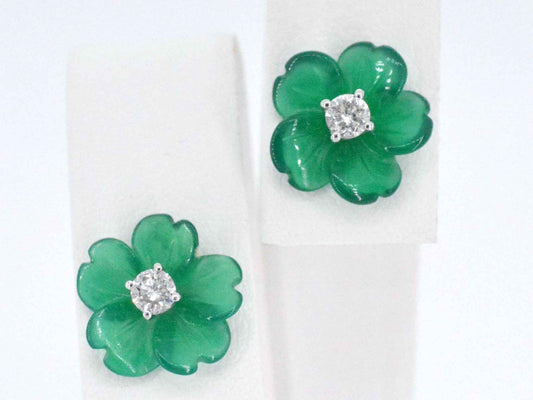 Witgouden oorbellen 0.18 carat met groene edele bloem en grote diamanten