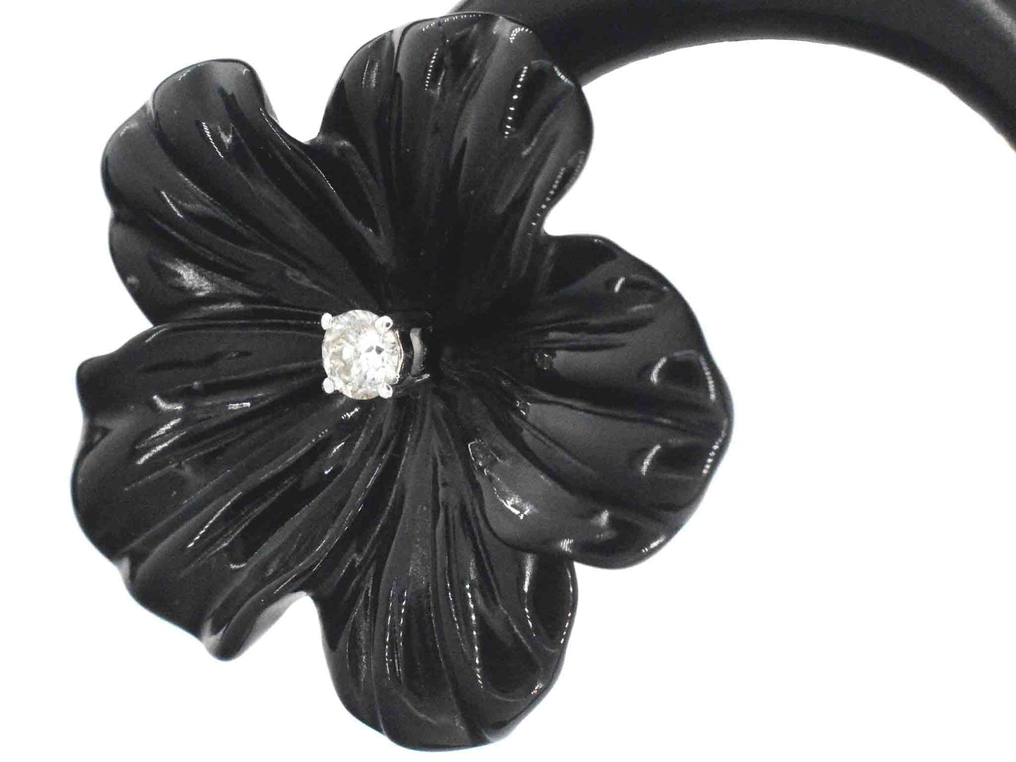 Witgouden oorbellen 0.18 carat met zwarte edele bloem en grote diamanten