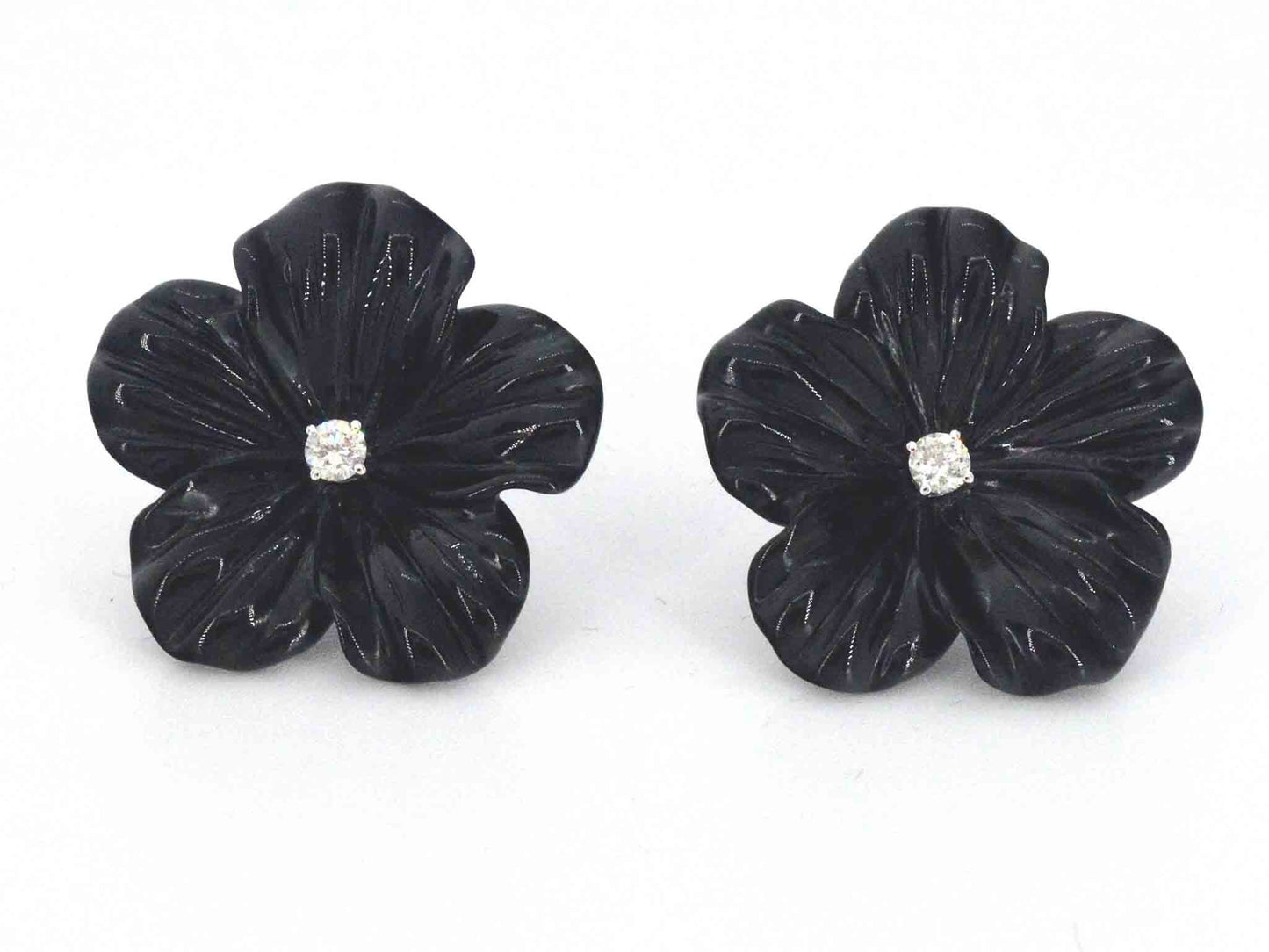 Witgouden oorbellen 0.18 carat met zwarte edele bloem en grote diamanten