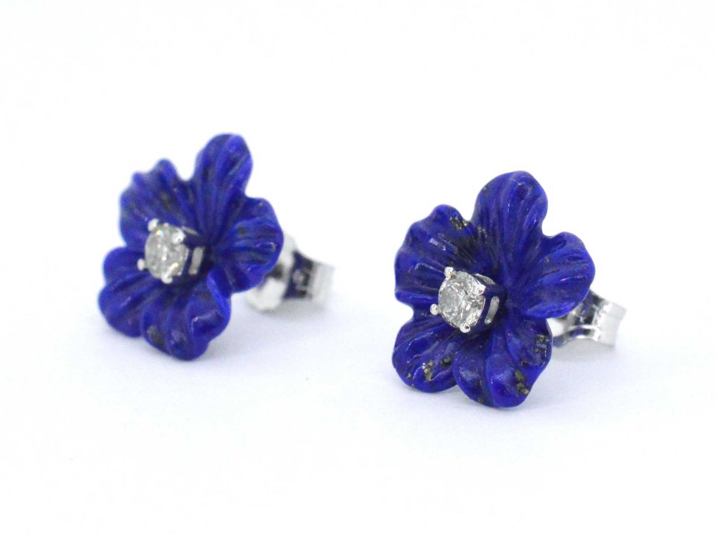 Witgouden oorbellen 0.18 carat met blauwe edele bloem en grote diamanten