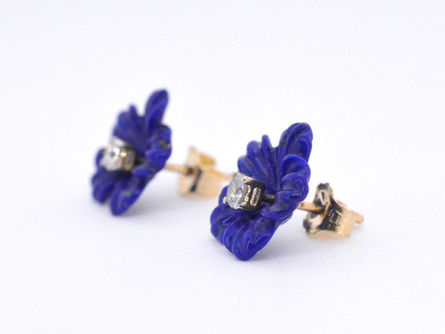 Gouden oorbellen 0.18 carat met blauwe edele bloem en grote diamanten