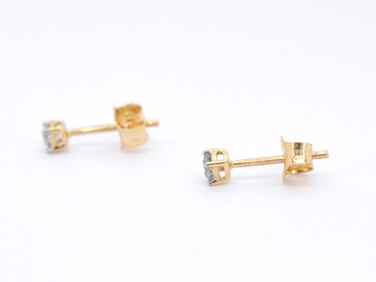 Gouden oorbellen met diamant