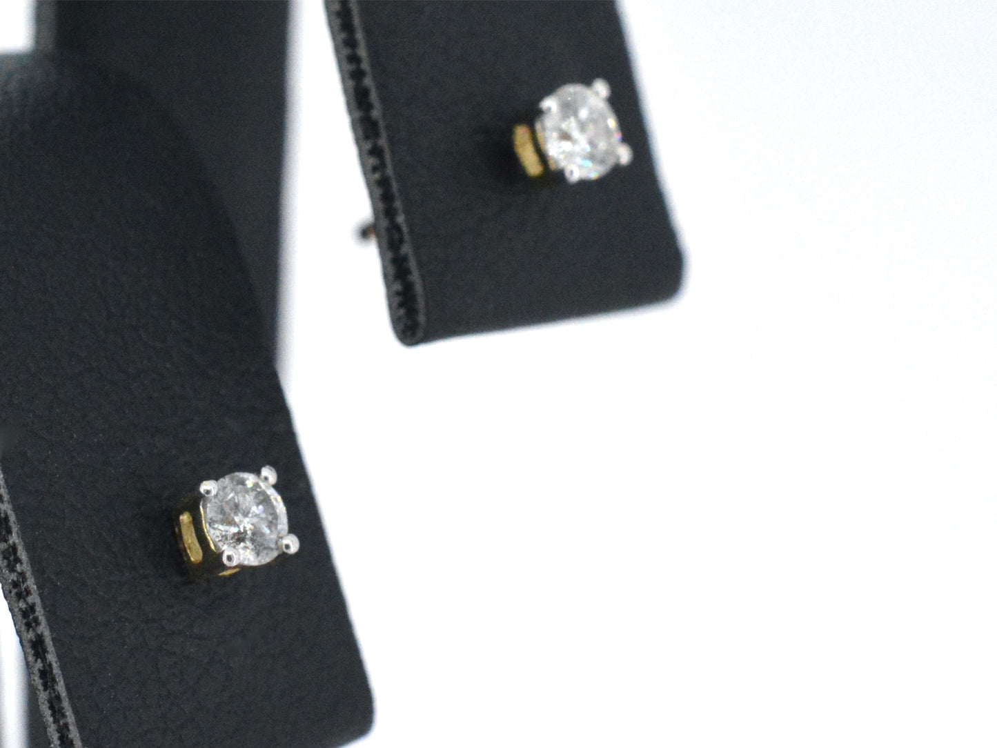 Gouden oorbellen met diamant