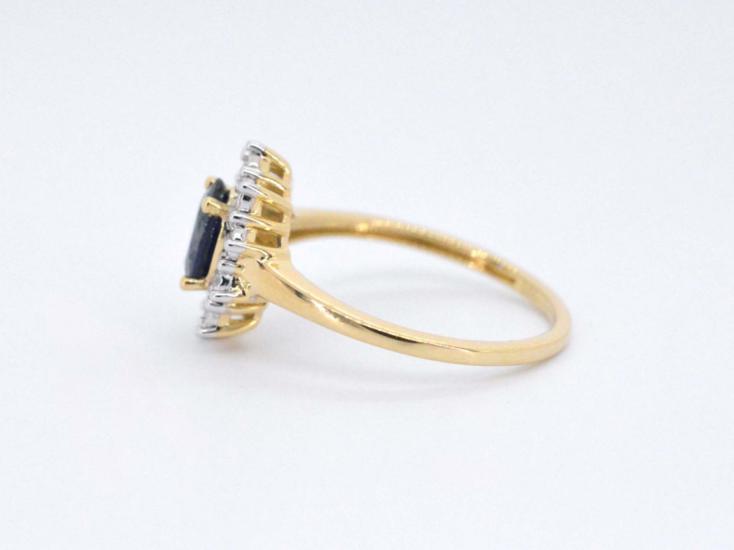 Gouden entourage ring met saffier en briljanten