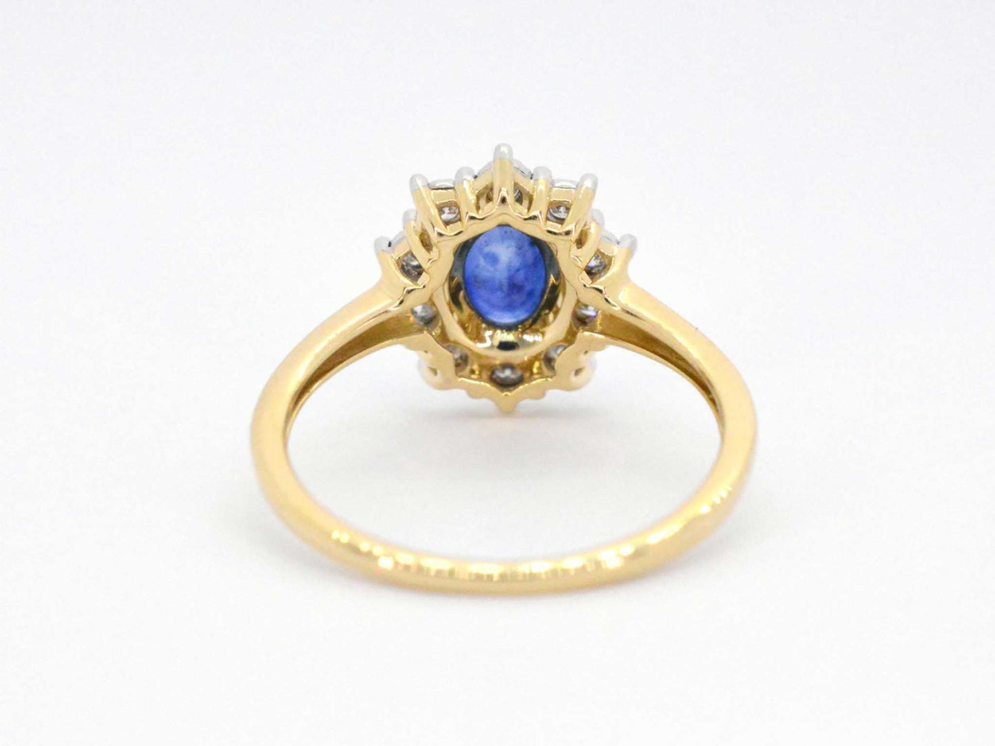 Gouden entourage ring met saffier en briljanten