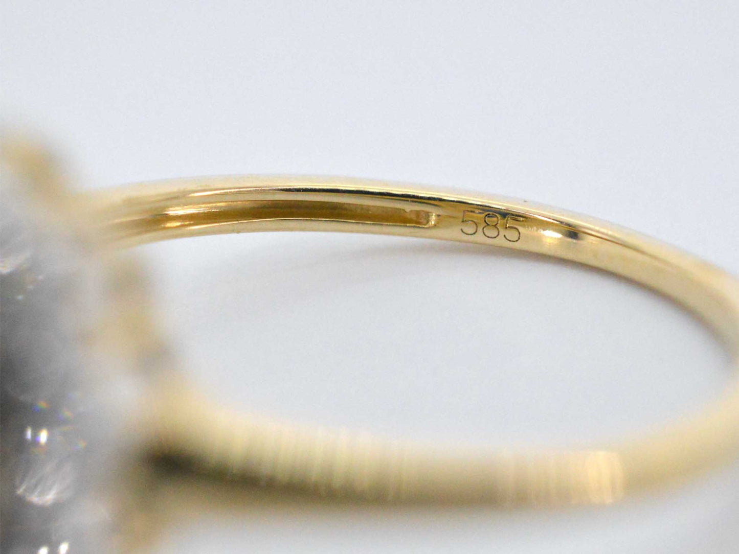 Gouden entourage ring met saffier en briljanten