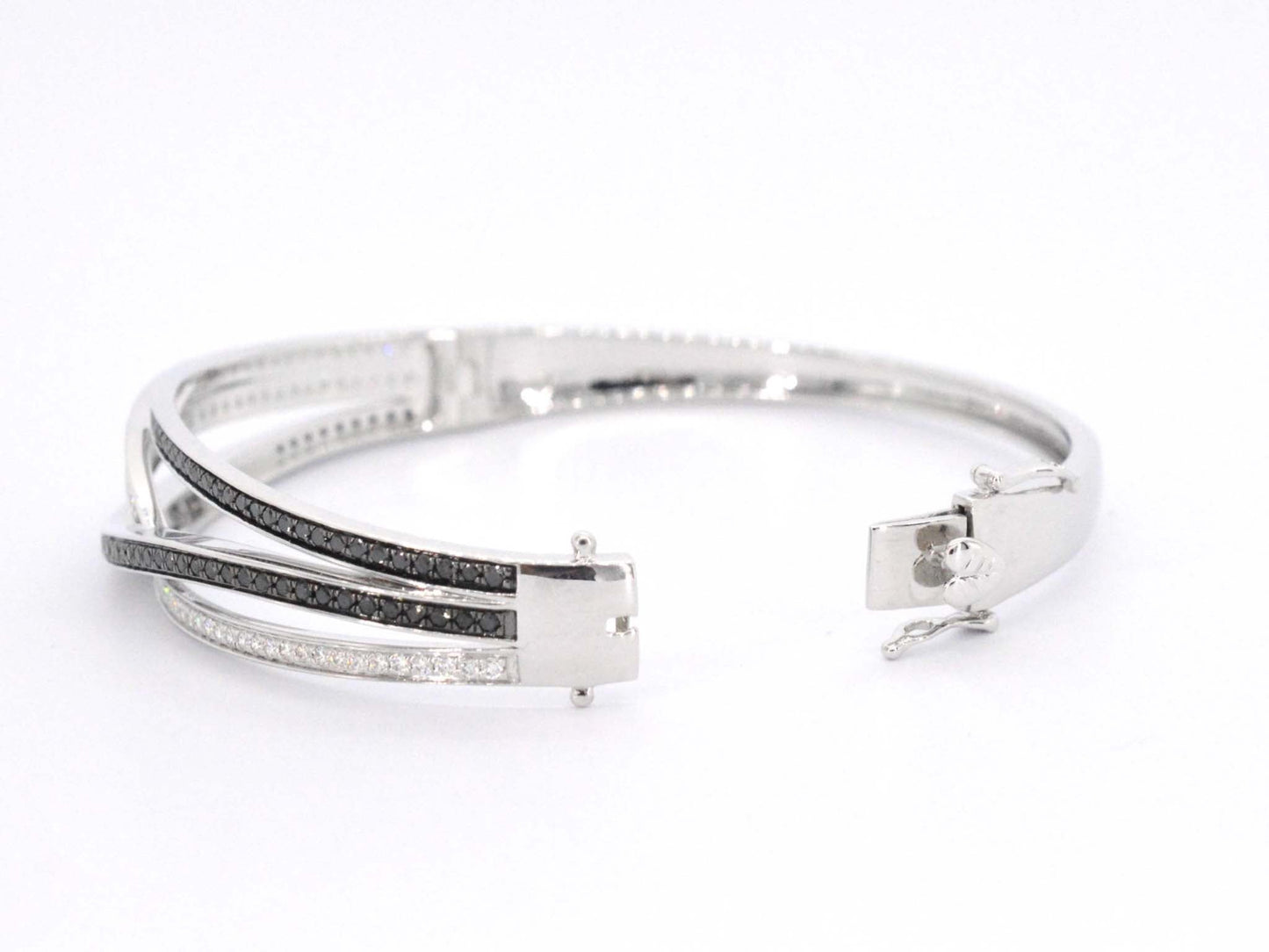 Witgouden design armband met witte en zwarte briljanten diamanten