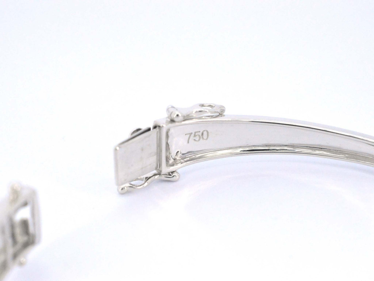 Witgouden design armband met witte en zwarte briljanten diamanten