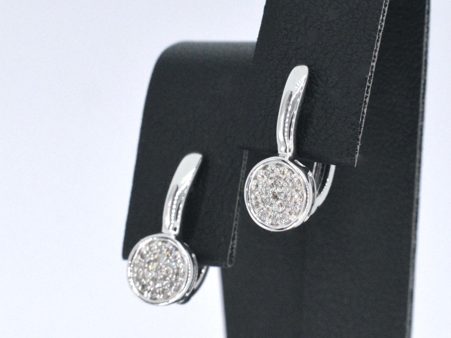 Witgouden oorbellen met diamant