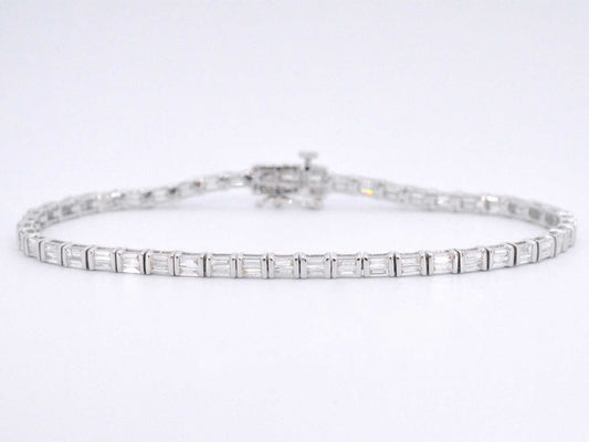 Witgouden tennisarmband met baguette geslepen diamanten 2.40 carat