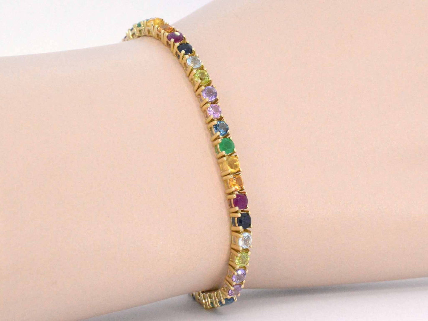 Geelgouden tennisarmband met multi colour edelstenen