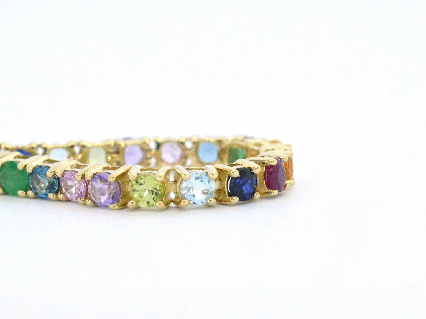 Geelgouden tennisarmband met multi colour edelstenen