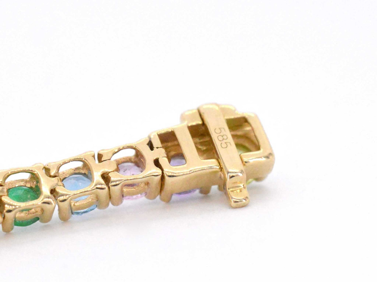 Geelgouden tennisarmband met multi colour edelstenen