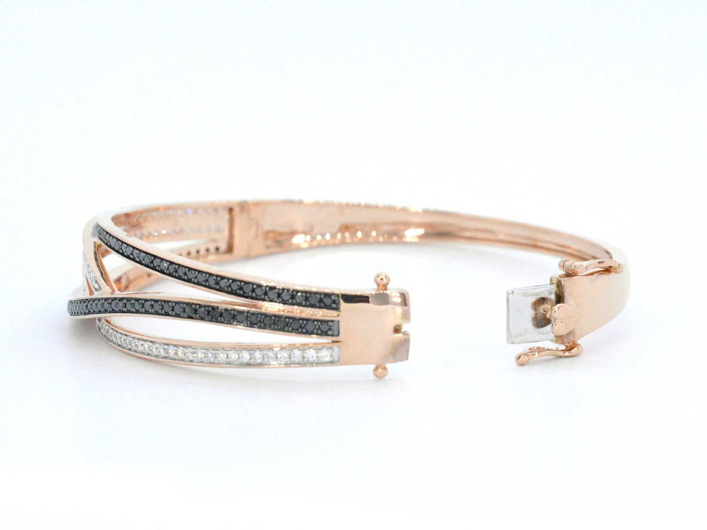 Rosegouden design armband met witte en zwarte briljanten diamanten