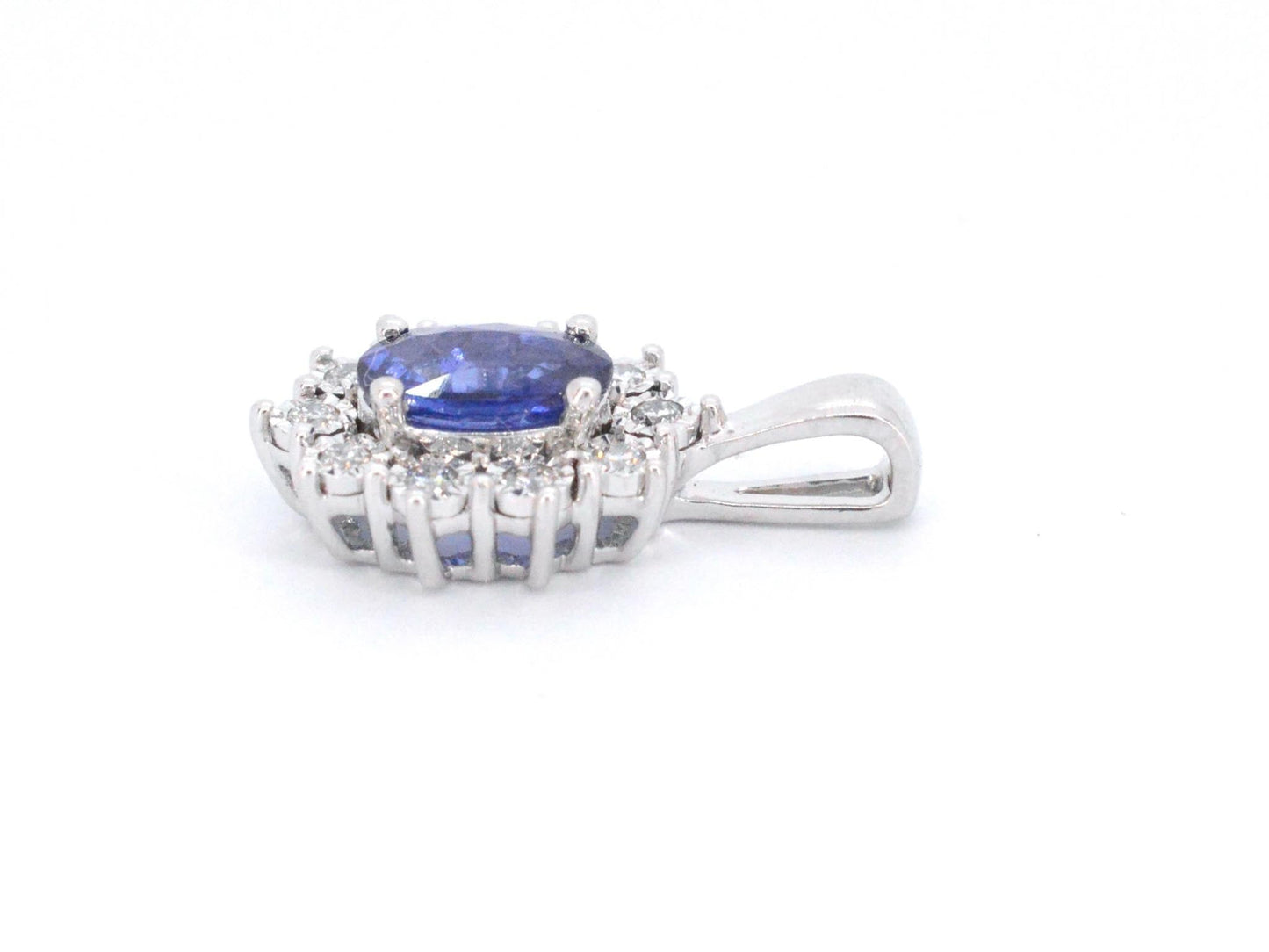 Witgouden entourage hanger met diamanten en saffier
