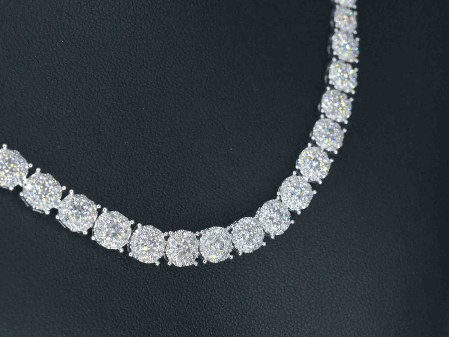 Witgouden collier met diamanten 10.00 carat