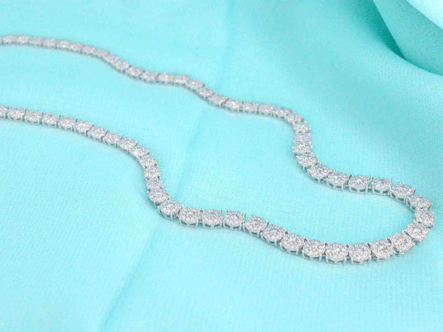 Witgouden collier met diamanten 10.00 carat