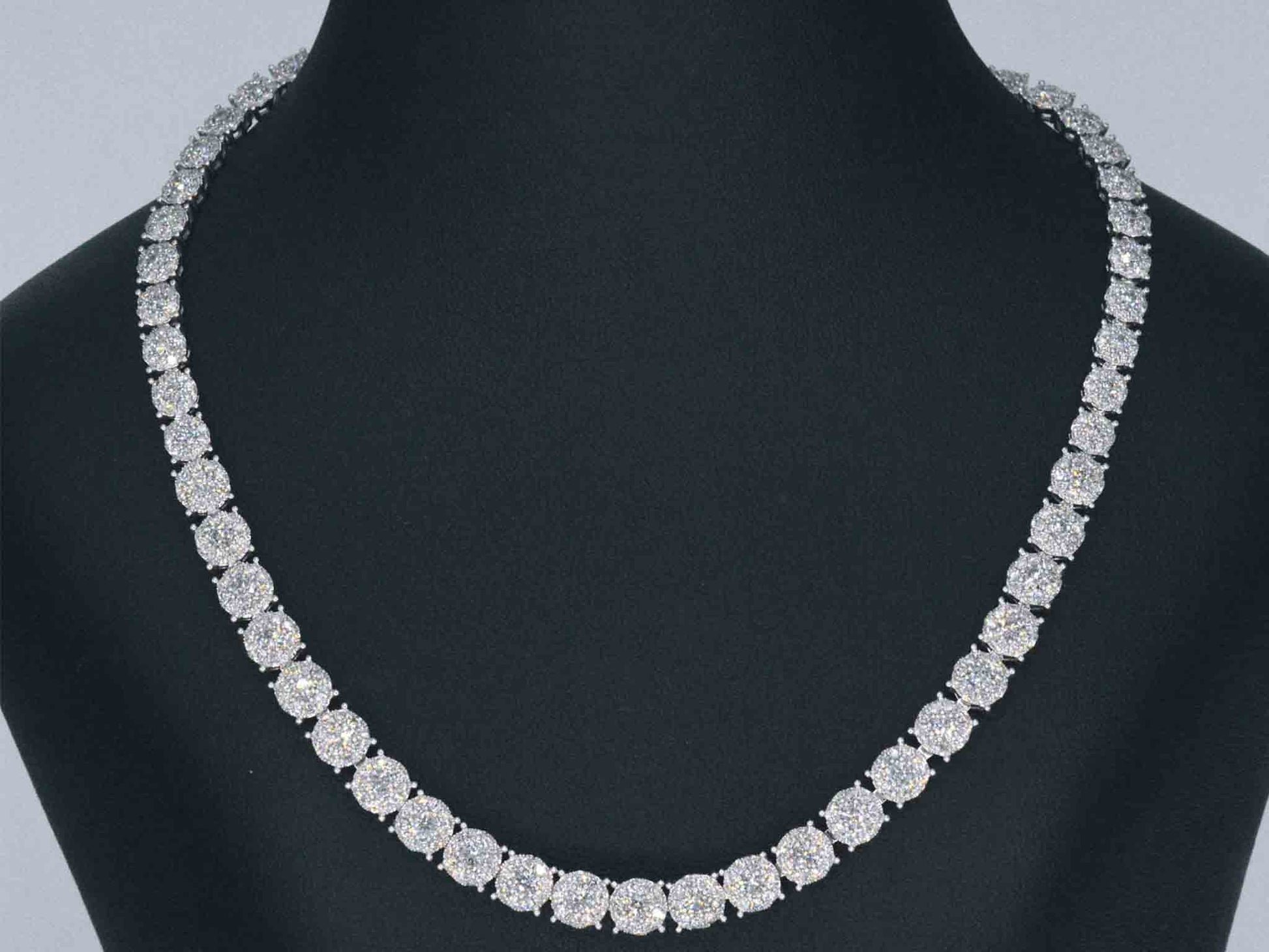 Witgouden collier met diamanten 10.00 carat
