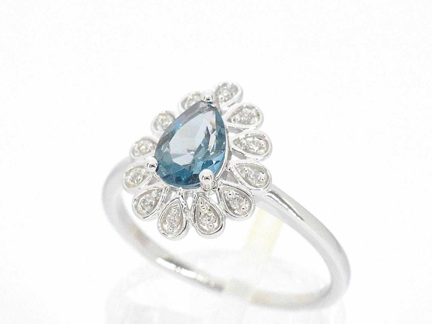 Witgouden ring met diamanten en topaas 2316-1