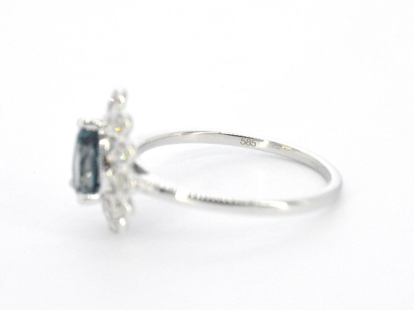 Witgouden ring met diamanten en topaas 2316-7