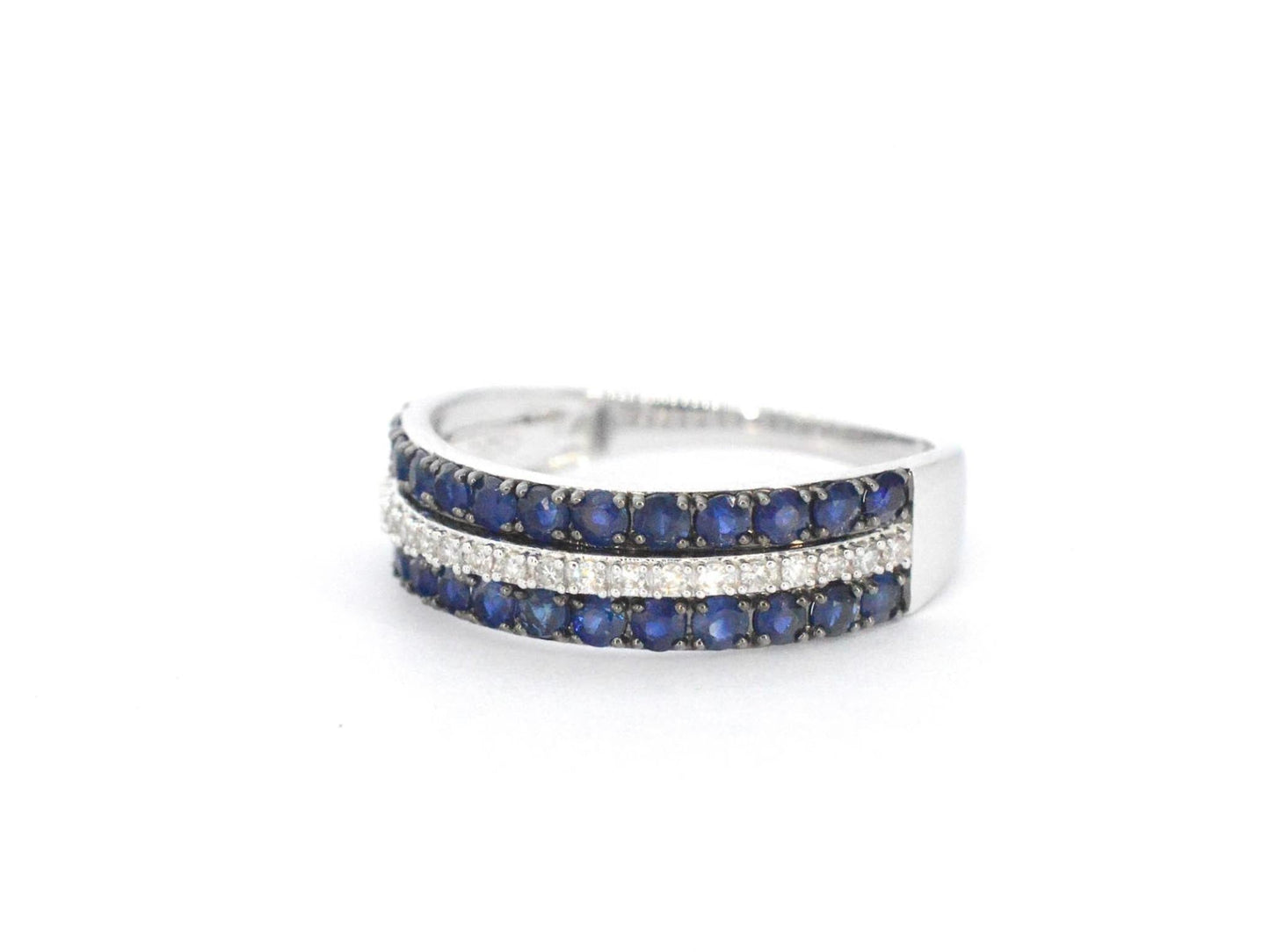 Witgouden ring met diamanten en saffieren