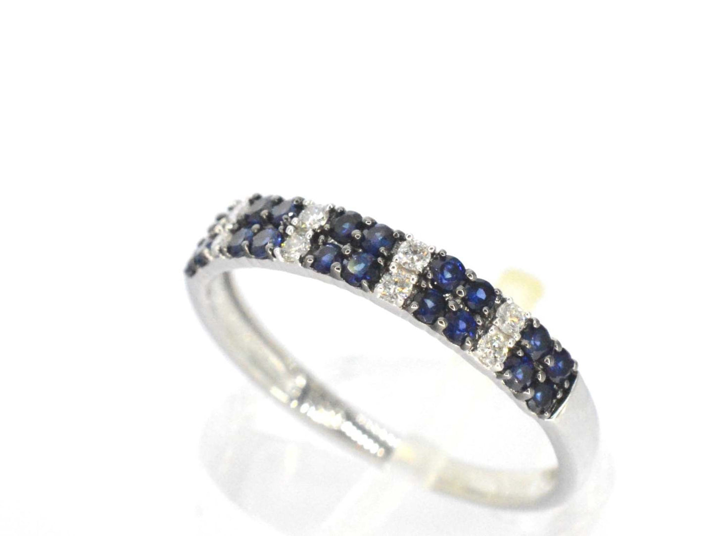 Witgouden ring met diamanten en saffieren